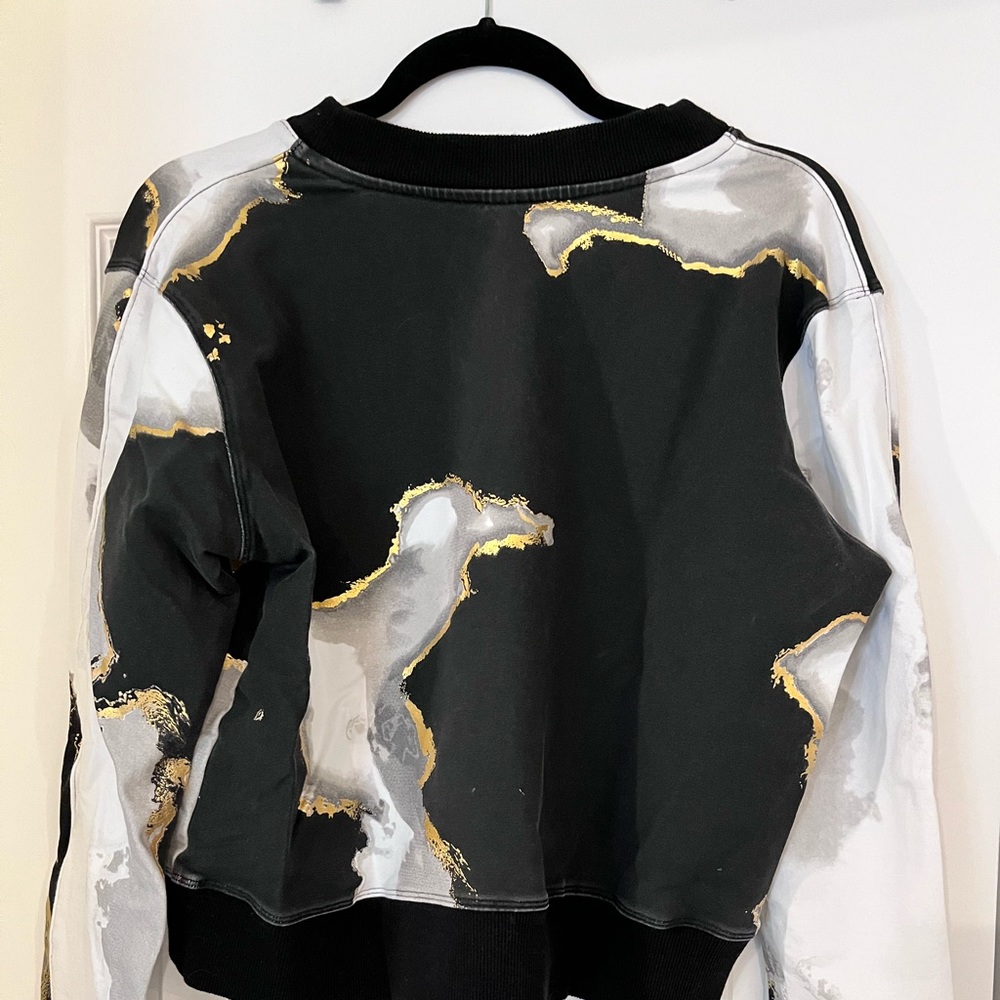 NWOT Noli Yoga Sweatshirt -M